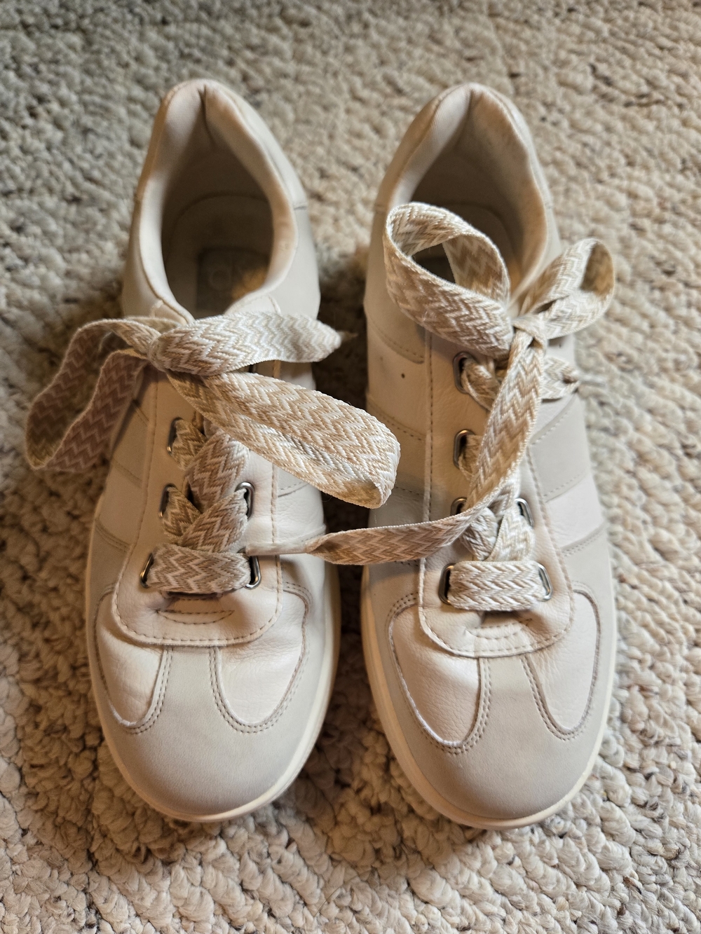 Dolce Vita Cream Lace-Up Platform Sneakers
